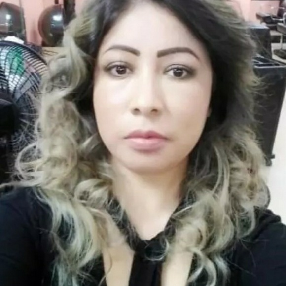 Meet your Posher, Kari - Picture 1 of 1